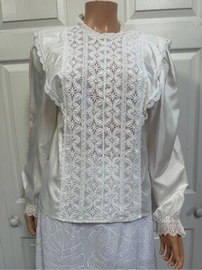 VTG 89-90-s San Andre White/Cream long Sleeve Blouse Satin/ Lace Women’s Size M
